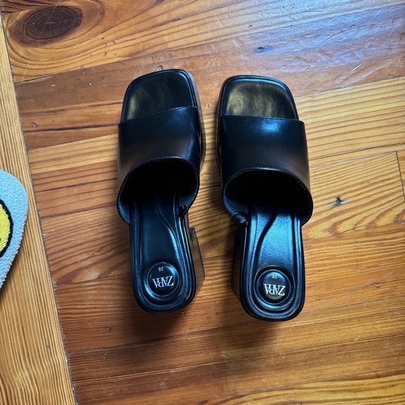 CHUNKY HIGH HEELED PLATFORM SANDALS - Picture 2 of 3